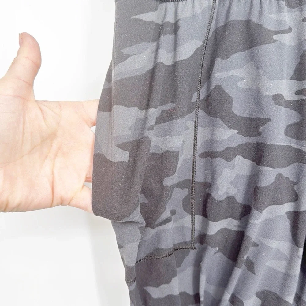 Athleta Black Camo Salutation Jogger Pant W-964 Size XS